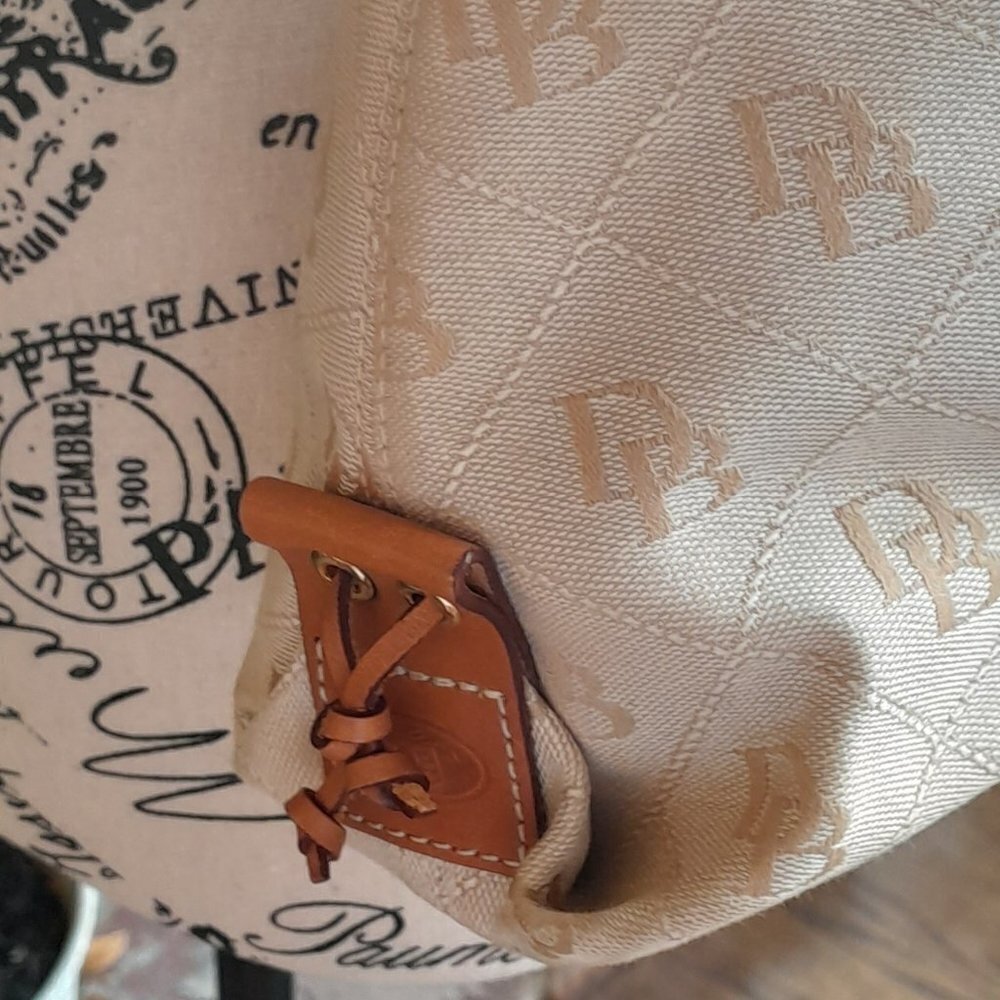 Dooney & Bourke Beige Monogram East West Slouch Shoulder Bag NWOT - Picture 15 of 16